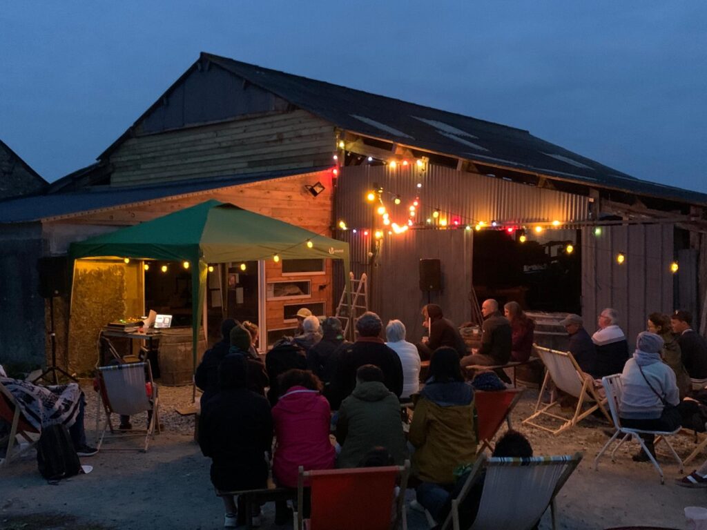 Séance d'écoute au Marché de La Joue, Vigneux de Bretagne